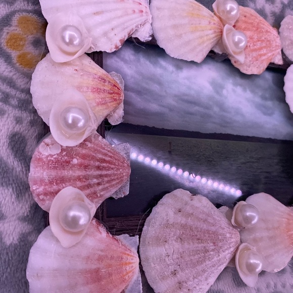 Shell picture frame - Picture 3 of 3